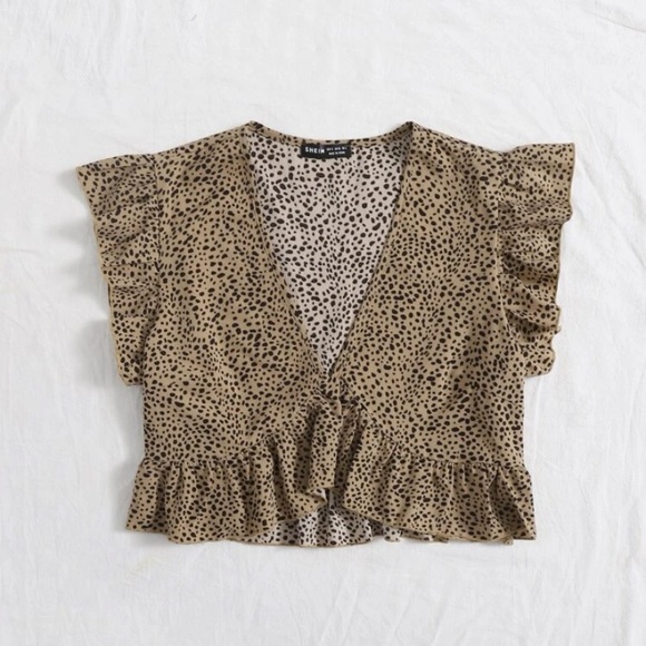 Slightly cropped flowy dotted top - Picture 4 of 4